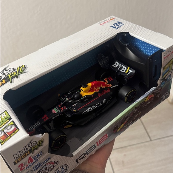 Maisto Racing Remote Control Vehicle 1:24 Scale Red Bull - Picture 3 of 6